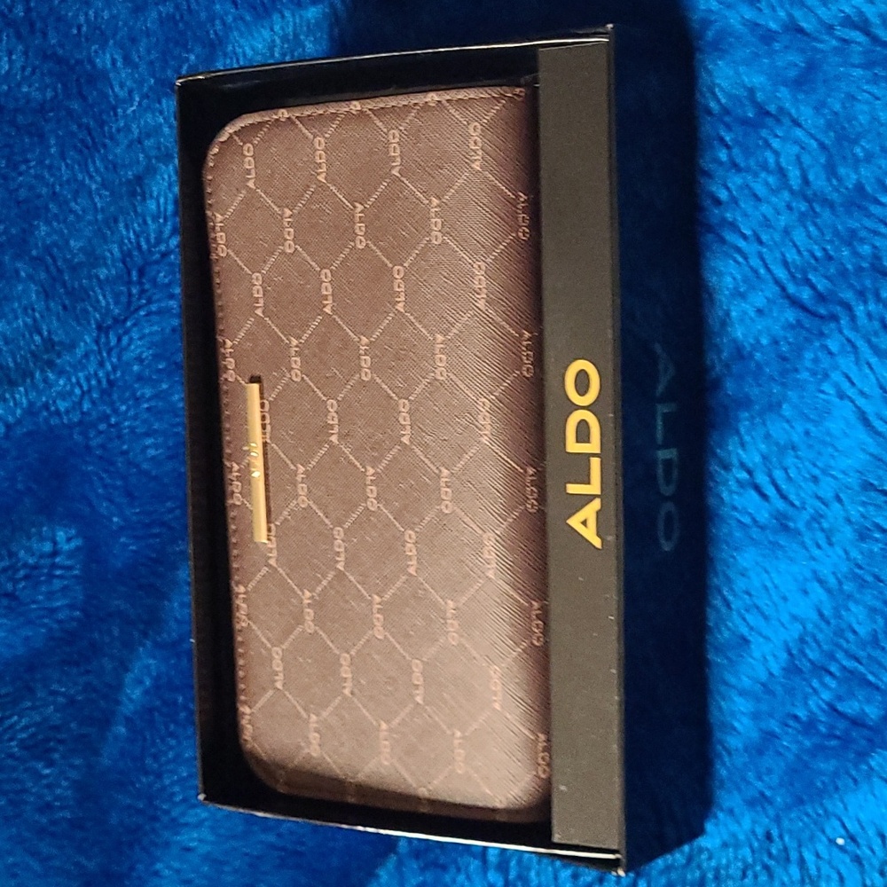 ALDO Brown/Tan Zip‑Around Wallet – Gold Hardware – NIB – Gift‑Ready Neutral Clas